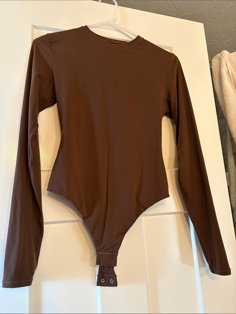 SKIMS long sleeve crewneck bodysuit M